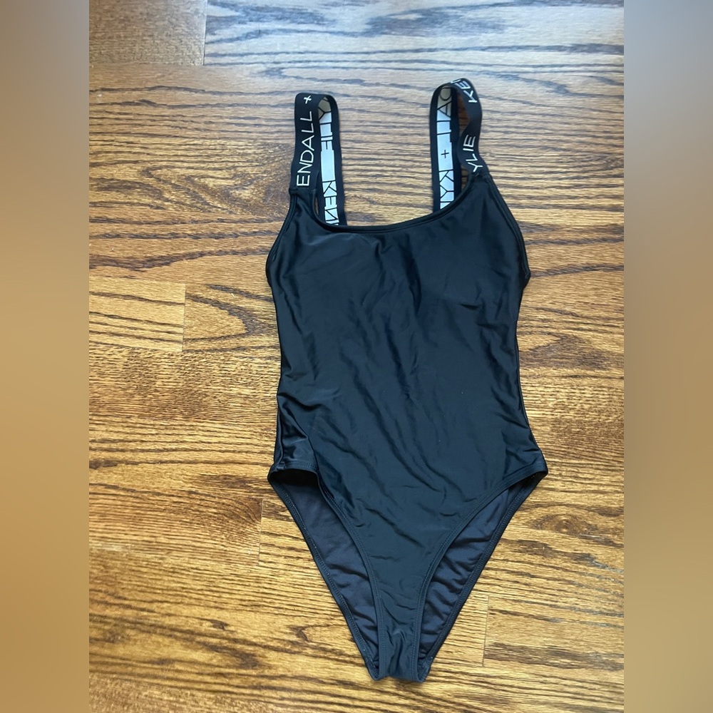 Kendall & Kylie Black Apparel with Logo